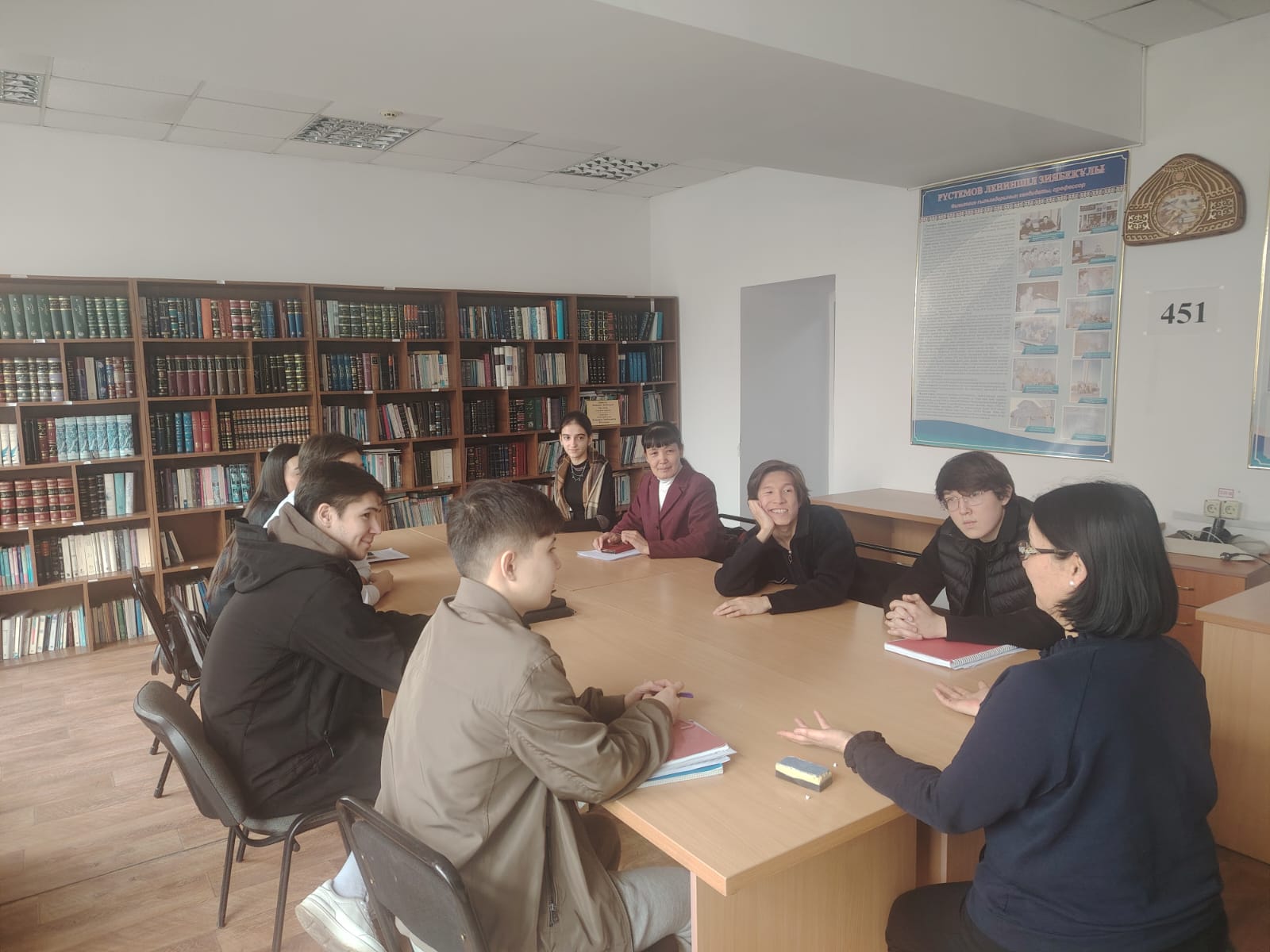 «Жасанды интеллект дәуіріндегі әлеуметтік жауапкершілік және қаржылық сауаттылық» атты кураторлық сағат өтті